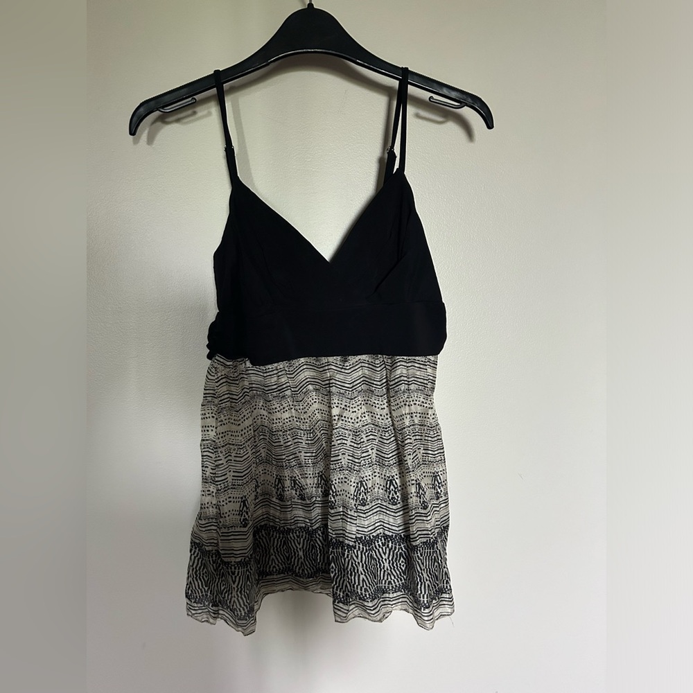 PF PAOLA FRANI top size small , made of silk